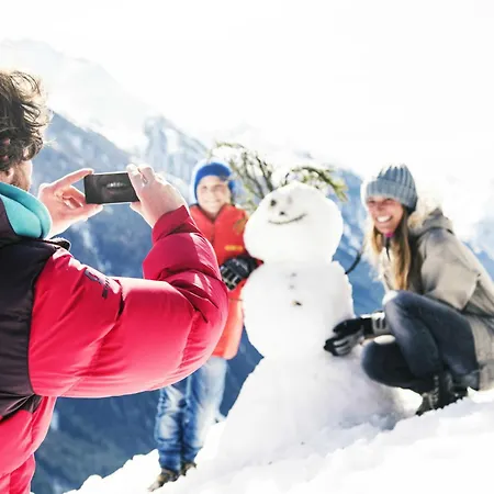 Hitchcock Stubai * ניוסטיפט אים סטובאיטל